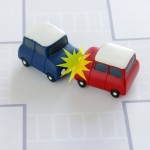 車を擦る事故を起こした場合の修理費用は高い？